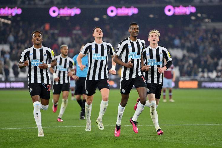 关于今晚欧篮联焦点战；勒沃库森豪取连胜；管理层满意；赛程密集仍需轮换的信息