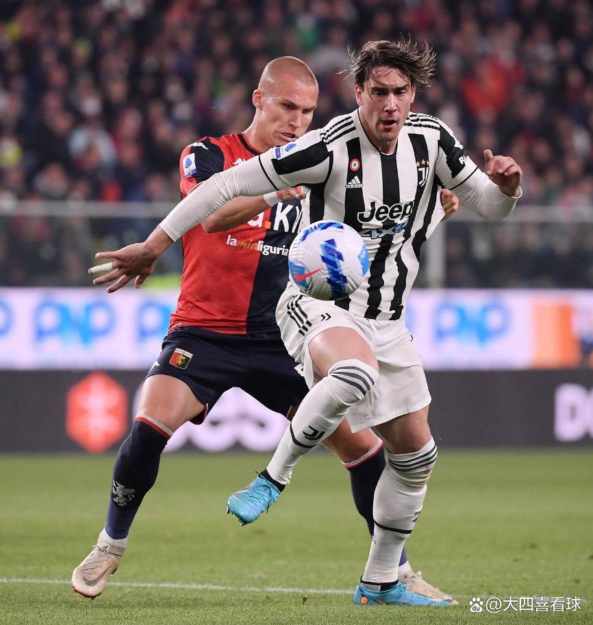 运动会比赛现场气氛紧张热烈 运动会比赛现场气氛紧张热烈