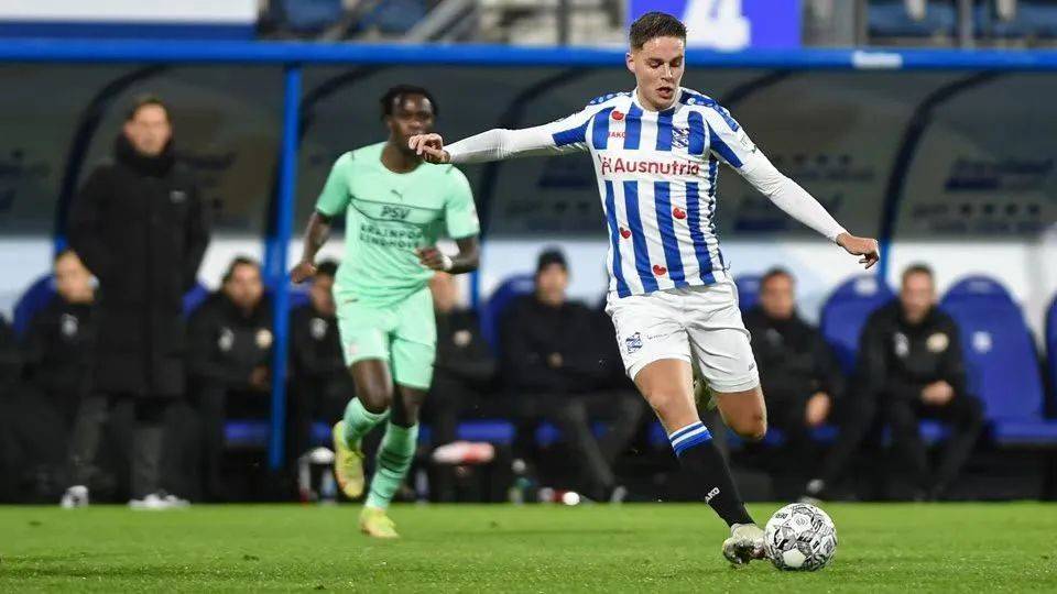 九游娱乐APP-关于费耶诺德迎NBA常规赛关键赛，赛后防线松动，管理层满意，轮换策略成焦点的信息