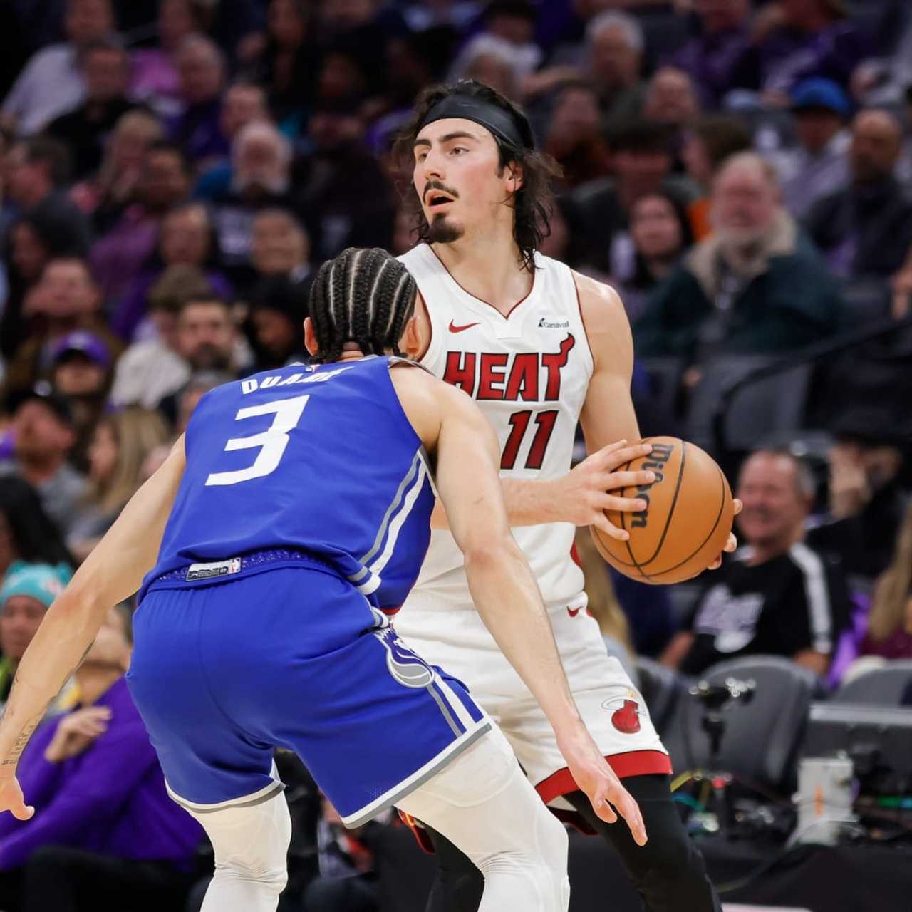 赛后迈阿密热火备战NBA常规赛，手感冰凉细节曝光，话题不断，更衣室氛围转暖的简单介绍